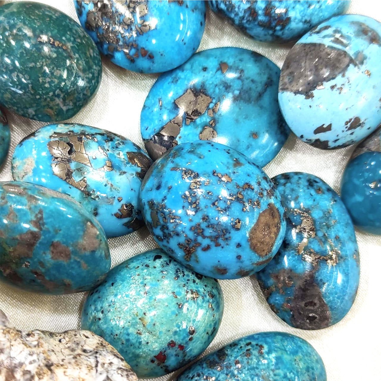 Firuze Taşı Nedir, Faydaları Nelerdir?