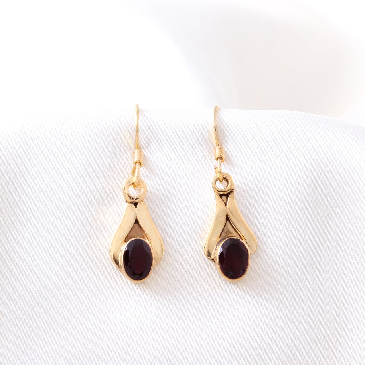 Garnet Doğaltaşlı Minimal Gümüş Küpe Gold