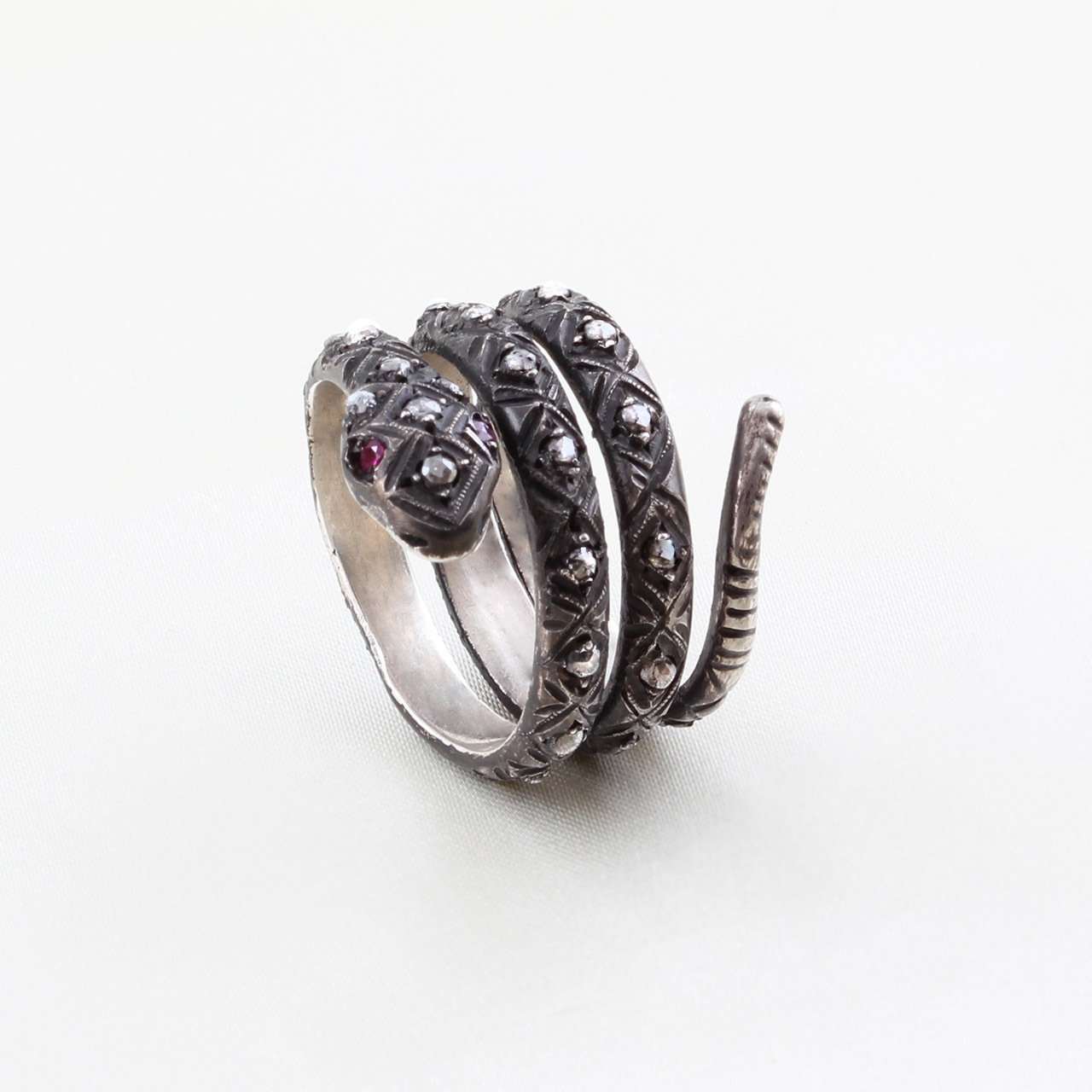 Elmas ve Yakut Doğal Taşlı Özel Tasarım Yılan Motifli Gümüş yüzük