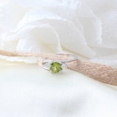 Peridot Doğal Taşlı Tektaş Gümüş Yüzük