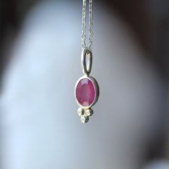 Yakut Doğaltaşlı Minimal Gümüş Kolye