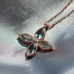 Mavi Topaz Doğaltaşlı Çiçek Gümüş Kolye