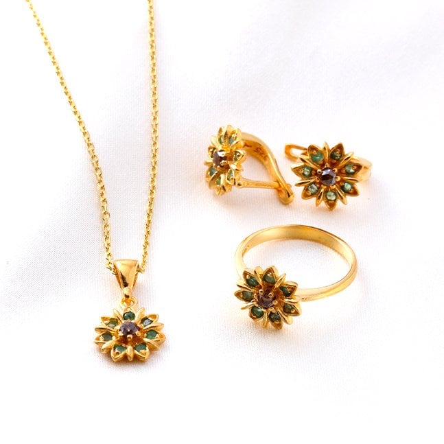 Alya Serisi Elmas ve Zümrüt Doğaltaşlı Set